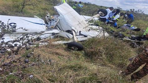 Havada çarpışan iki uçakta biri düştü iki kişi öldü